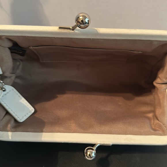 Coach Blue and White kiss lock Women's wristlet - Picture 15 of 15